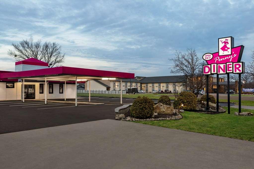 Travelodge By Wyndham Coffeyville Restaurant photo